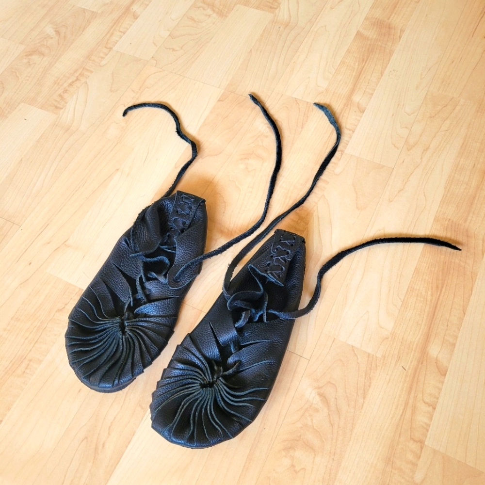 Real leather Renn Fair moccasins size 8